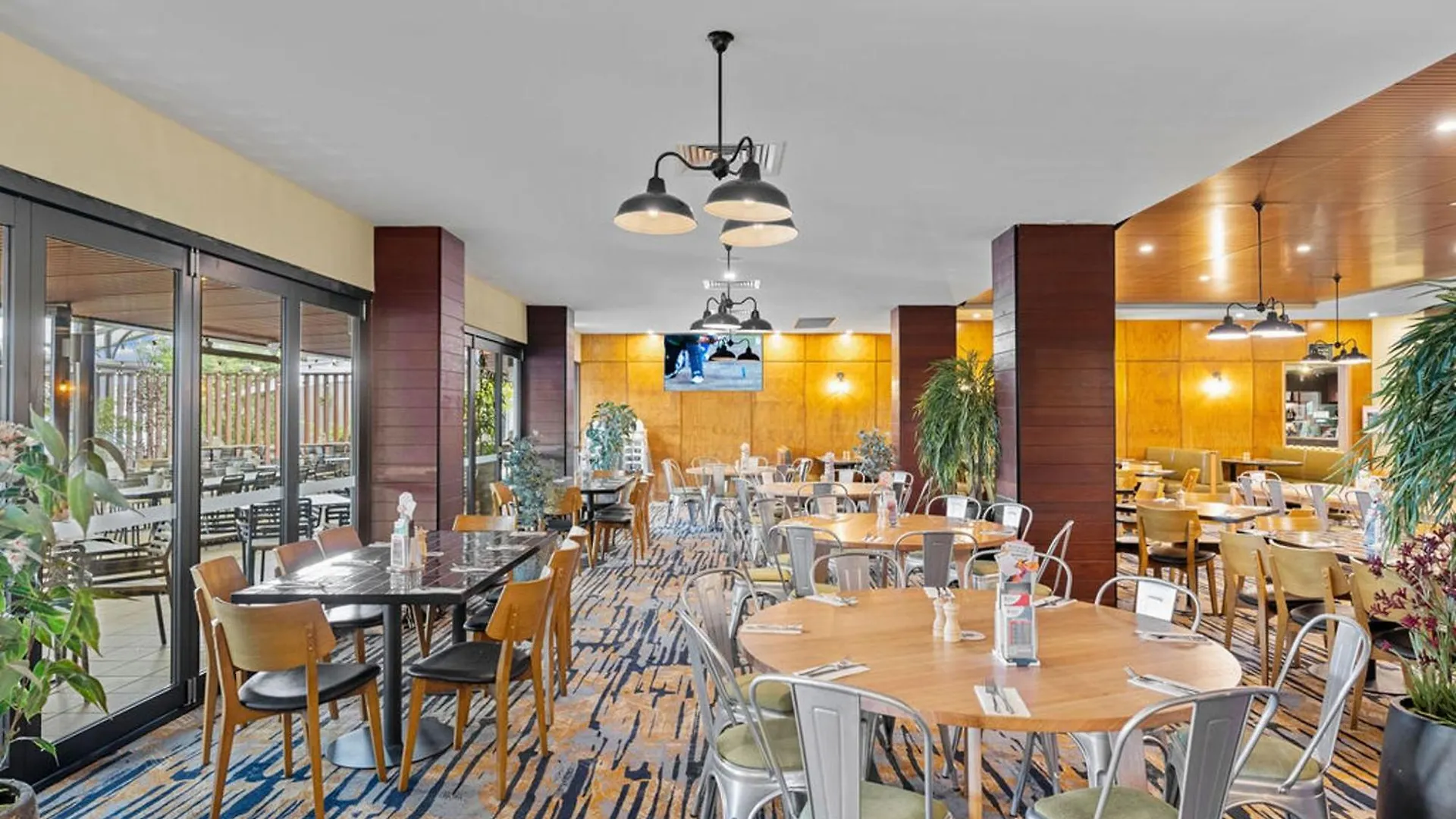 מלון Morayfield Tavern