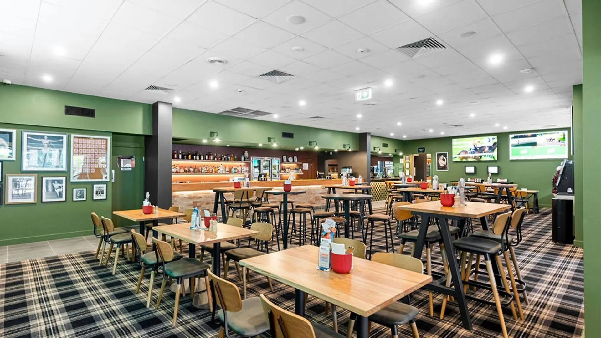 מלון Morayfield Tavern
