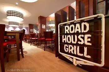 Morayfield Tavern מלון